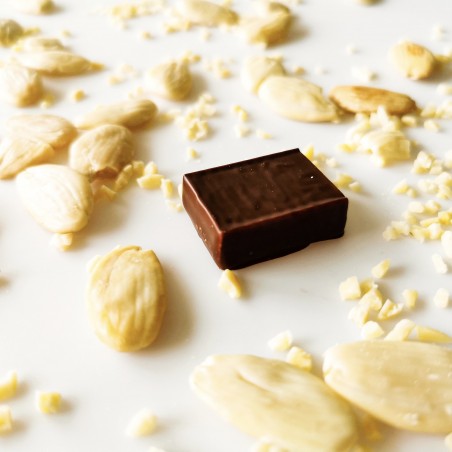 Avèla Amande d'Avola chocolat blanc
